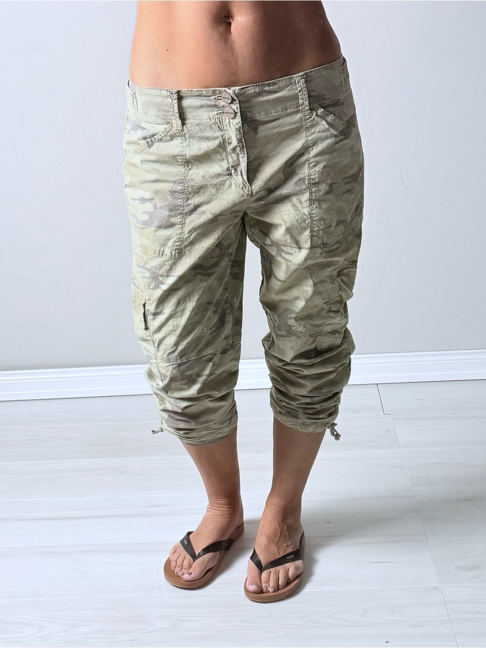 Y2K low rise Sanctuary Women's Cropped Camo Cargo Pants - Sage
